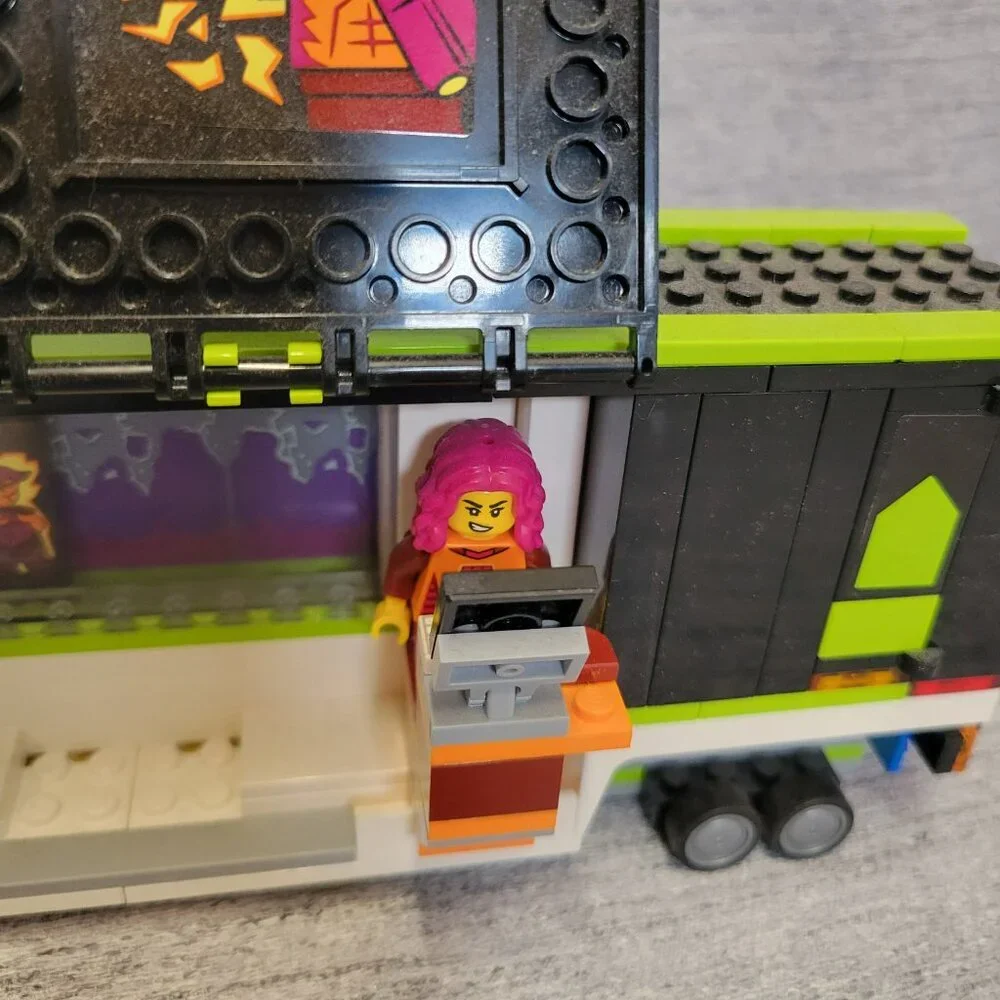 Lego City Gaming Tournament Truck 60388